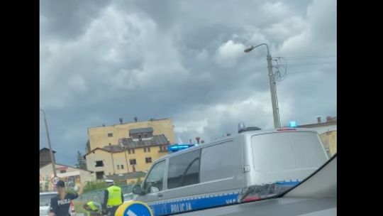 Kierowca nie zatrzymał się; pieszy w szpitalu