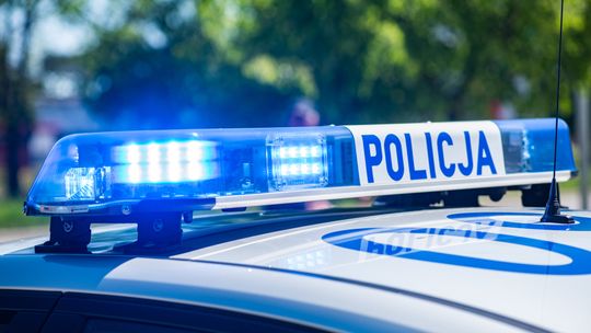 Kierowca z zakazem prowadzenia pojazdów zatrzymany przez policję. Był poszukiwany