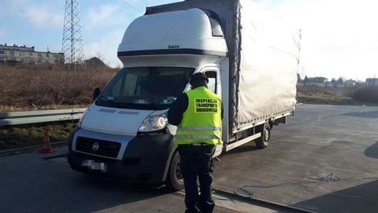 Kierowcy przeładowanych dostawczaków ukarani