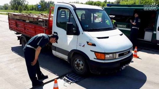 Kierowcy przeładowanych dostawczaków ukarani