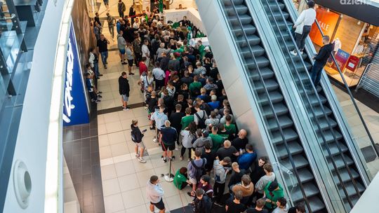Kilka godzin oczekiwania na zakup biletu na mecz Radomiaka z Cracovią Kilka godzin oczekiwania na zakup biletu na mecz Radomiaka z Cracovią