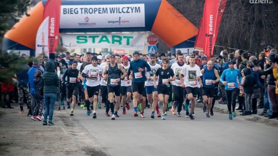 Kilkaset osób pobiegło Tropem Wilczym w Jastrzębi koło Radomia