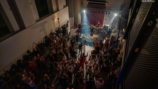 Kino plenerowe i koncerty w Elektrowni 