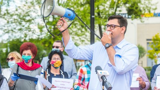 KO zbiera podpisy pod kandydaturą Rafała Trzaskowskiego