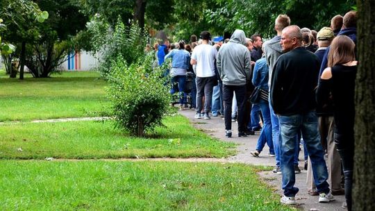 Kolejka po bilety na Air Show. Przyjechali strażnicy