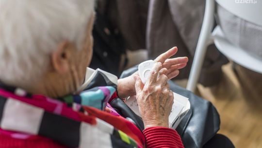 Kolejne opaski dla seniorów