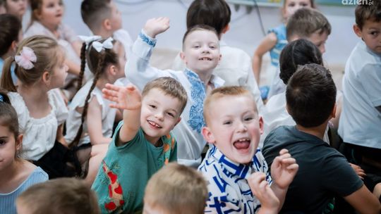 Kolejne przedszkolaki są widoczne i bezpieczne