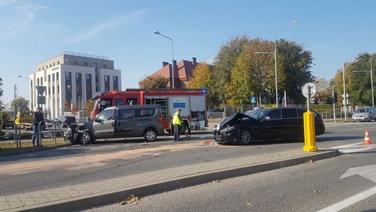 Kolizja dwóch aut przy ul. Warszawskiej