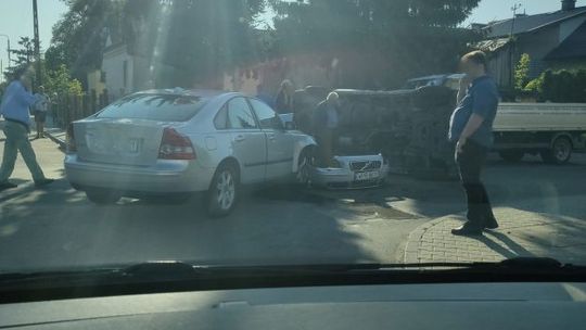 Kolizja na Białej/Świerkowej. 51-latek w szpitalu 