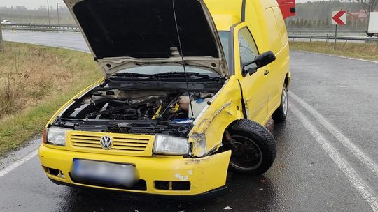 Kolizja pod Białobrzegami. Jeden z kierowców nie miał uprawnień