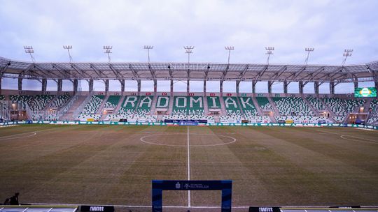 Komisja Ligi ukarała Radomiaka za wydarzenia po meczu z Koroną. Jest grzywna i zakaz wyjazdowy, ale stadion pozostaje otwarty