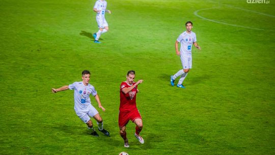 Komplet punktów to minimum. Broń zagra z outsiderem