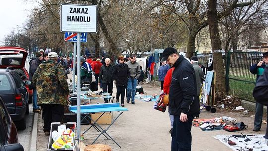 Komu potrzebny jest pchli targ?