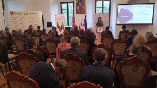 Konferencja regionalna w Szydłowcu. Blisko 640 milionów złotych trafiło do subregionu radomskiego ze środków unijnych