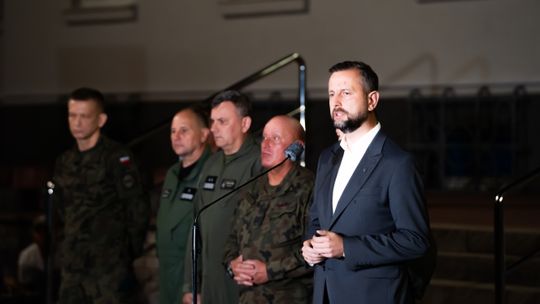 Konferencja szefa MON po wypadku F-16