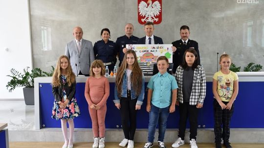 Konkursy o bezpieczeństwie w powiecie. Zwycięzcy otrzymali nagrody