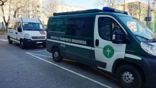 Kontrole autobusów na Mazowszu, siedem zatrzymanych dowodów