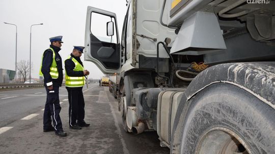 Kontrolowali autobusy i ciężarówki