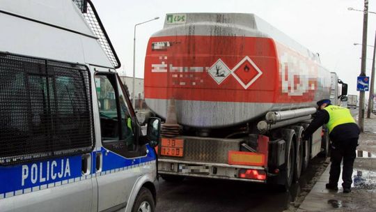 Kontrolowali cysterny z niebezpiecznymi substancjami