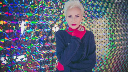 KORA: WPŁACIŁA 100 TYS. NA FUNDACJE