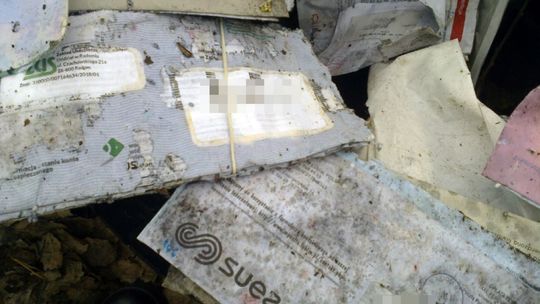 Korespondencja z danymi osobowymi w śmiechach na ulicy