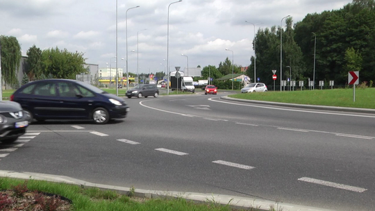 Korki na rondzie kozienickim. Policja powinna kierować ruchem?