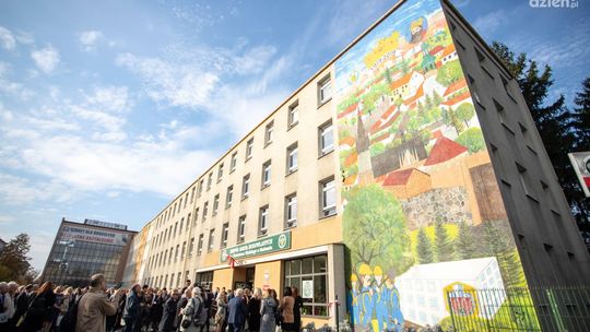 Koronawirus w dwóch szkołach średnich i podstawówce