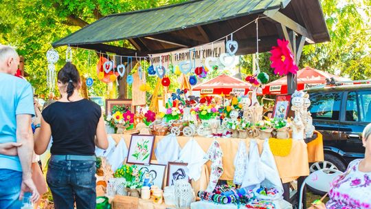 Koronka, rzeźba i haft