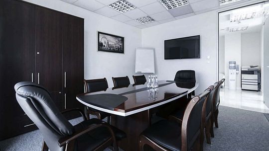 Korzyści i potencjalne wyzwania związane z korzystaniem z wirtualnego adresu