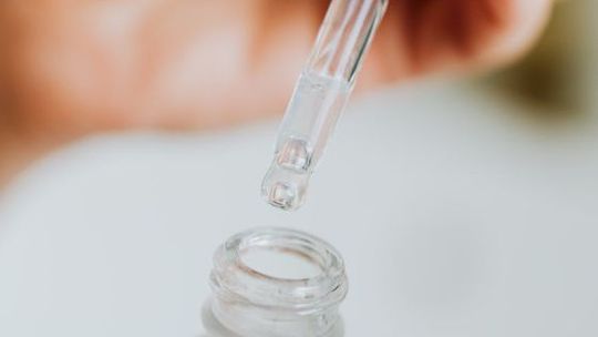 Korzyści z łączenia kwasu hialuronowego i witaminy C