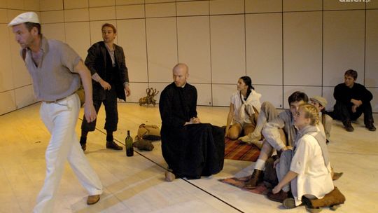 "Kosmos" na ekranie w Powszechnym