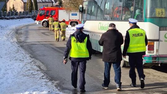 Kosów. Autokar z dziećmi zderzył się z osobówką