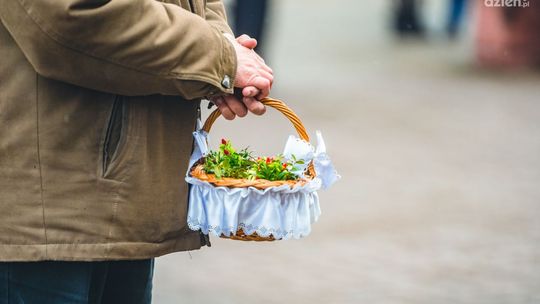 Koszyczek wielkanocny. Co do niego włożyć i dlaczego?