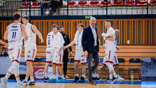 Koszykarskie derby województwa mazowieckiego pod złotym sufitem