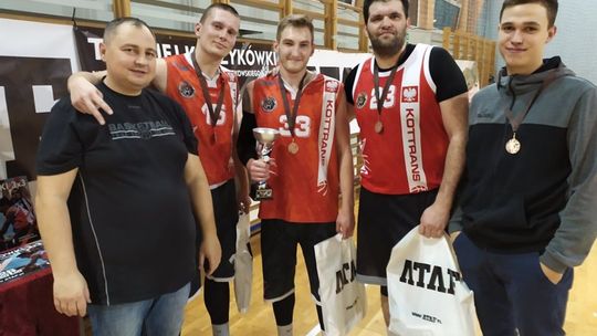 Koszykarze amatorzy z Radomia z trzecim wynikiem we Lwowie