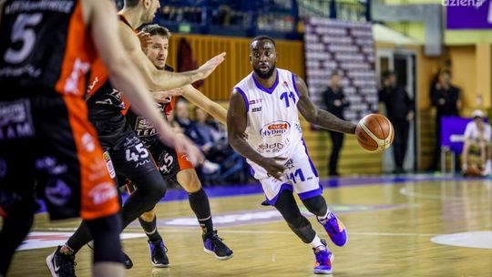 Koszykarze HydroTrucku Radom zatrzymali rozpędzoną Astorię