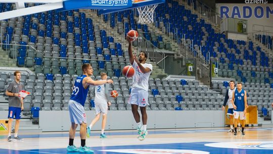 Koszykarze Sokoła Łańcut zrewanżowali się radomskiemu HydroTruckowi