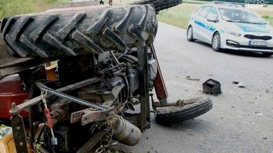 Kozienice. Pijany traktorzysta wypadł z ciągnika