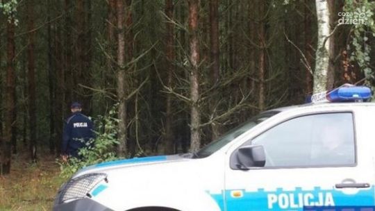 Kozienice. Policjanci pomogli zagubionemu grzybiarzowi