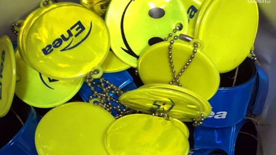 Kozienice. Udekoruj policyjną choinkę, odbierz odblask