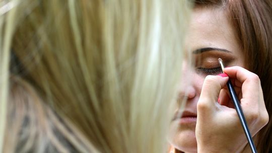 krok po kroku: makijaż ślubny (II)