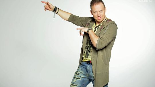 KRZYSZTOF TOMASIEWICZ: Policjant zabronił mu jechać, bo miał spaloną żarówkę