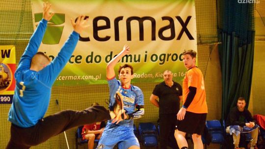 KS Uniwersytet gromi Włókniarza