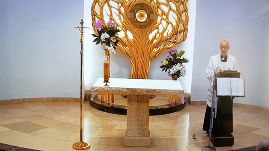 Ksiądz skarży się wiernym, że jest nękany