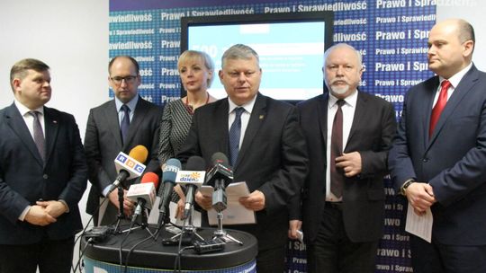 Kto dostanie 500 zł na dziecko?