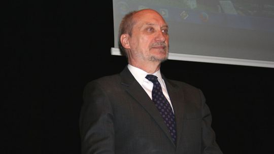 Kto katem, kto ofiarą wg Macierewicza