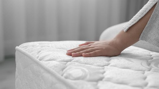 Który materac faktycznie poprawia jakość snu? Test popularnych rozwiązań