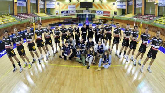 Kup bilet na Czarnych wcześniej