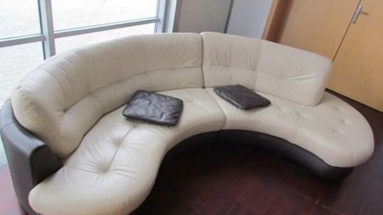 Kup kanapę i stół z radomskiego lotniska