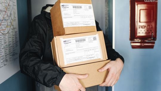 Kurier kradł paczki. Znikały telefony i aparaty